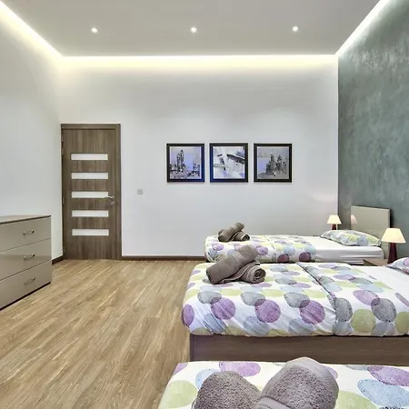 Carob Hills Ghea