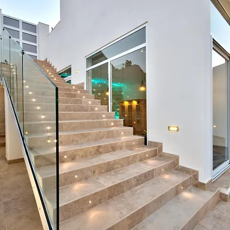 Ghea - Indoor Jacuzzi Pool, Sauna And Games Villa *