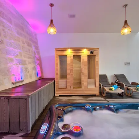 Ghea - Indoor Jacuzzi Pool, Sauna And Games * Mellieha