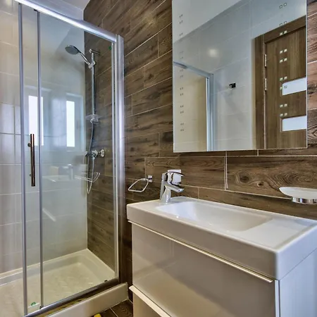 Villa Ghea - Indoor Jacuzzi Pool, Sauna And Games Mellieħa