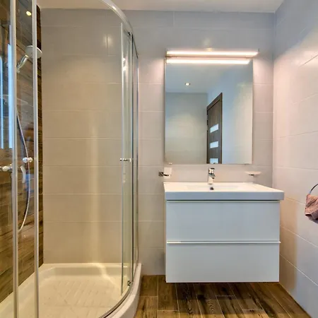 Ghea - Indoor Jacuzzi Pool, Sauna And Games Mellieha