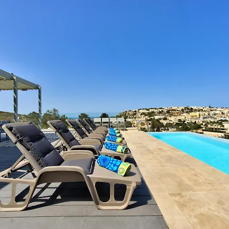 Villa Ghea - Indoor Jacuzzi Pool, Sauna And Games Mellieha