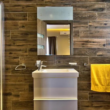 Ghea - Indoor Jacuzzi Pool, Sauna And Games Villa Mellieha