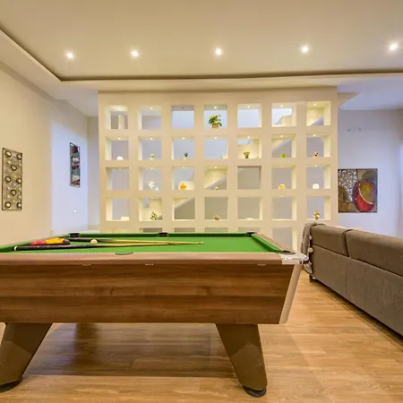 Villa Ghea - Indoor Jacuzzi Pool, Sauna And Games *