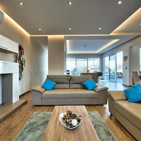 Carob Hills Ghea *